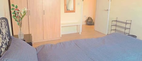 4 室のベッドルーム、WiFi