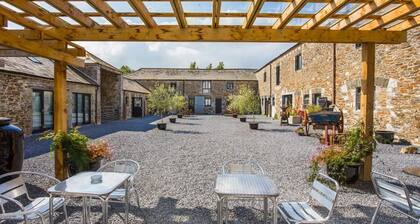 Landscove Barns - Six Bedroom Villa, Sleeps 20