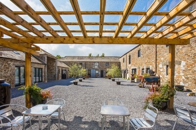 Landscove Barns - Six Bedroom Villa, Sleeps 20