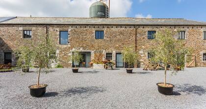 Landscove Barns - Six Bedroom Villa, Sleeps 20