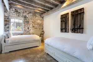 6 dormitorios, tabla de planchar con plancha, wifi y ropa de cama