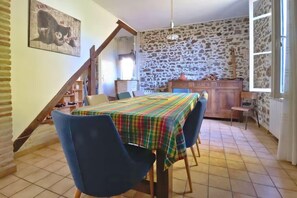 Dining - Family house with garden in Lugos (Lugos)