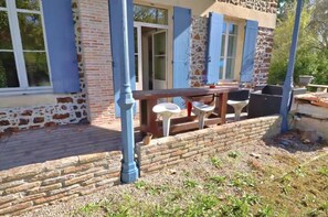 Outdoor dining - Family house with garden in Lugos (Lugos)