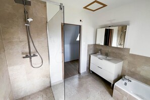 Bathroom - La Closerie - Five Bedroom Villa, Sleeps 8 (Grèzes)