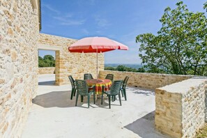 Outdoor dining - La Closerie - Five Bedroom Villa, Sleeps 8 (Grèzes)