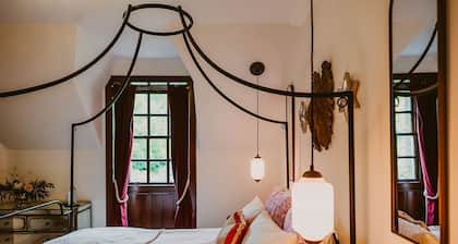 Skylarke - Five Bedroom Castle, Sleeps 10