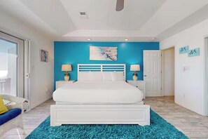 Room - 🌊 Shell Of A Time | Gulf Front Townhome | Private Walkover + Golf Cart (Navarre Beach)