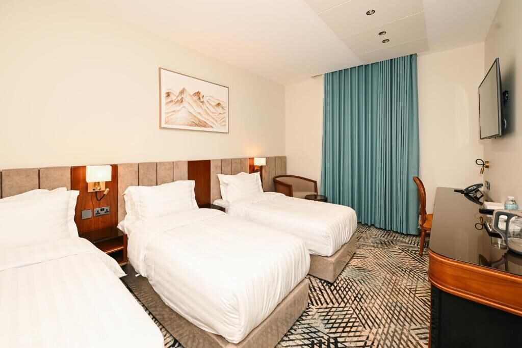 Quarto triplo luxo, vista para a montanha | Cofres nos quartos, quartos à prova de som