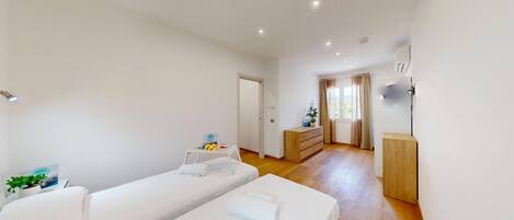 2 chambres, fer et planche à repasser, Wi-Fi gratuit, draps fournis