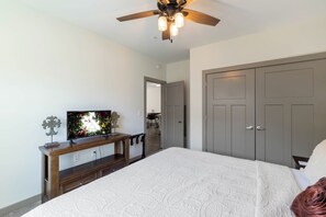 2 habitaciones, tabla de planchar con plancha, wifi y ropa de cama 