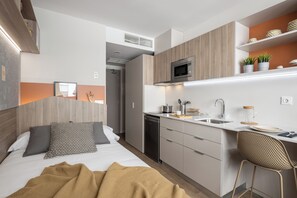 Blackout curtains, iron/ironing board, free WiFi - Amro Pamplona (Pamplona)