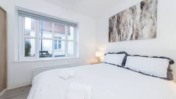 Deluxe Apartment | Desk, laptop workspace, free WiFi