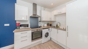 Deluxe Apartment | Private kitchen - IBEX HOUSE (Reading)