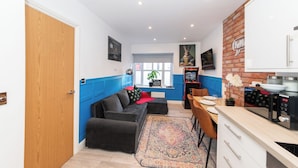 Deluxe Apartment | Living area - IBEX HOUSE (Reading)