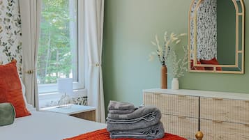 5 bedrooms, desk, iron/ironing board, free WiFi