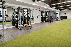 Fitness facility - Downtown Miami Boutique Residence with Rooftop Pool, Gym, Cowork & Den (Miami)