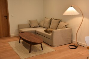 A living room with a sofa, a coffee table, and a floor lamp. - Exclusive "Backbord" vacation rental with private boat access and dock (Boren)