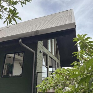 Panoramic House, Ocean View | Exterior detail