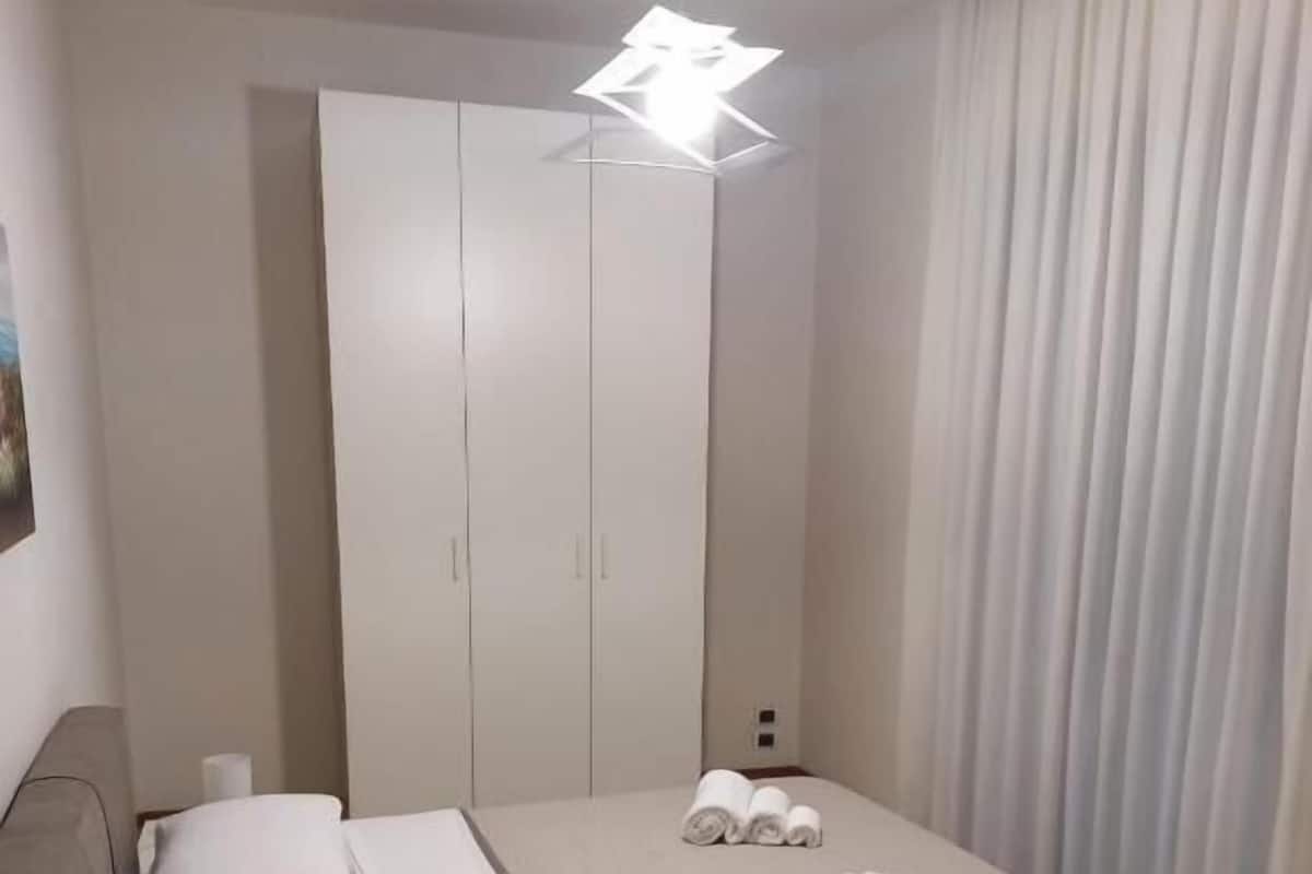 Departamento, balcón, vista a la ciudad | Escritorio, cortinas blackout y insonorización
