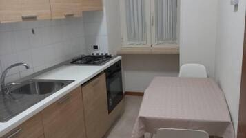 Apartment, Balcony, City View | Private kitchen | Fridge, oven, stovetop, cookware/dishes/utensils