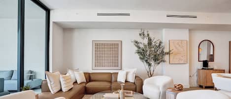 Deluxe Apartment, Beach View | Living area