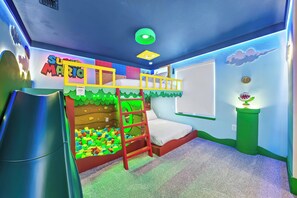 A child's playroom with a bunk bed, play area, and a window. - 8BR house with private pool in clermont (Clermont)