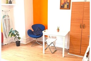 Unclassified image, 3 of 10, button - Ground Floor Studio - Willesden Green - Sleeps 4 (London)