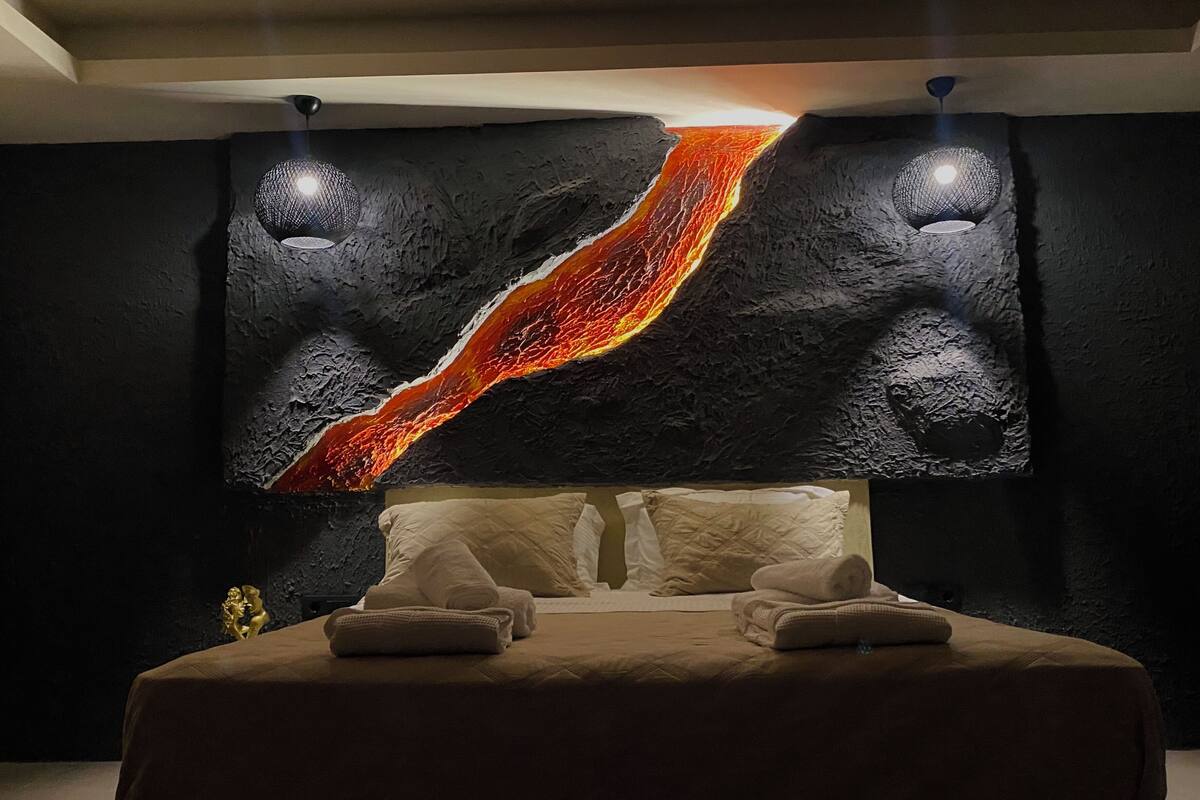 Suíte, piscina particular, vista para o mar | Cofres nos quartos, ferros/tábuas de passar roupa, Wi-Fi de cortesia