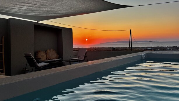 Terrace/patio - Bevimar Suites Private Unheated Jacuzzi (Finikia)