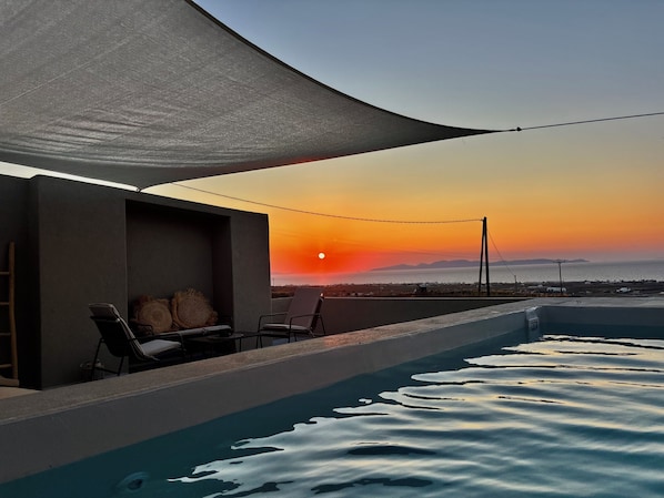Suite, alberca privada, vista al mar | Terraza o patio