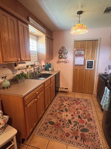 Cute and cozy 3 bedroom 2 bath home. Close to TTU and LCU as well!