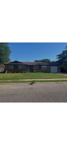 Cute and cozy 3 bedroom 2 bath home. Close to TTU and LCU as well!