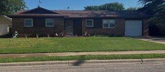 Cute and cozy 3 bedroom 2 bath home. Close to TTU and LCU as well!