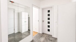Unclassified image, 2 of 18, button - Cozy Urbana Flat in Oradea with Private Parking • Fast WiFi • Self Check-in • AC (Oradea)