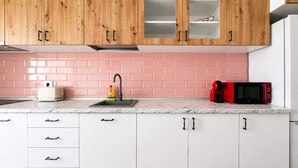 Unclassified image, 3 of 18, button - Cozy Urbana Flat in Oradea with Private Parking • Fast WiFi • Self Check-in • AC (Oradea)