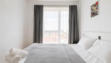 Een strijkplank/strijkijzer, gratis wifi, beddengoed
