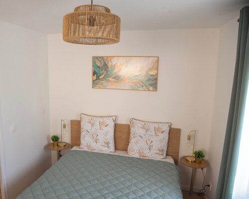 The Little Farmhouse in Amiens - 1-Bedroom Apartment - Air-Conditioned!