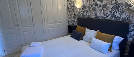 2 chambres, fer et planche à repasser, Wi-Fi, draps fournis