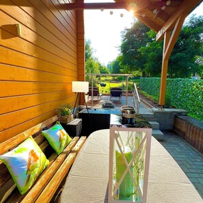 Outdoor dining - Vrbo Property (Borod)
