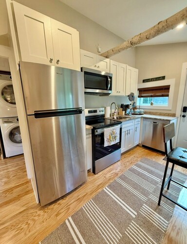 The Birch Retreat — Private Luxury Tiny Home in Bridgton, Maine with AC & WiFi