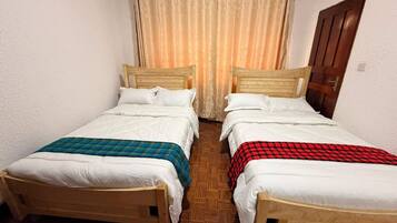 5 bedrooms, iron/ironing board, WiFi, bed sheets