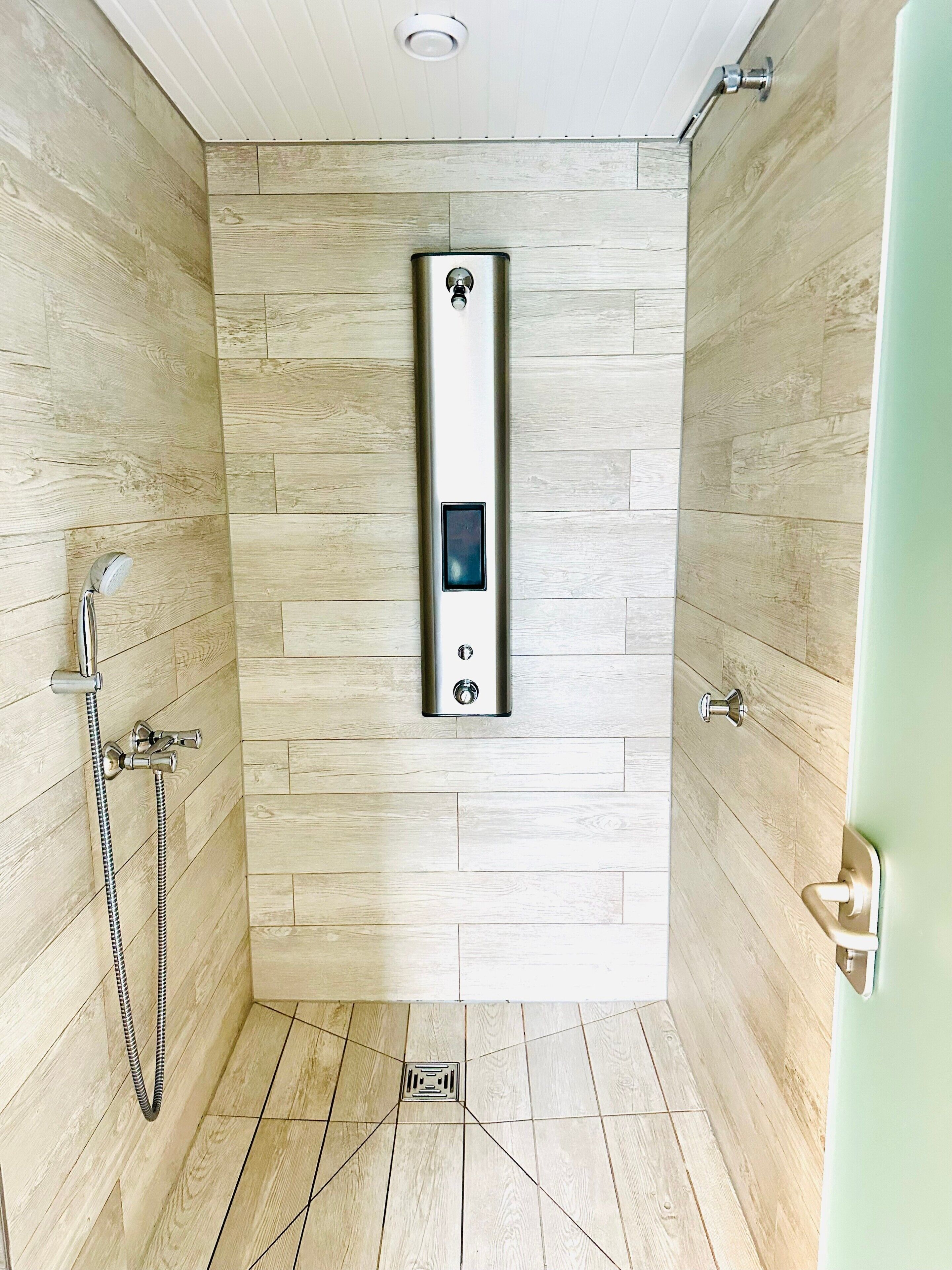 Shower, towels