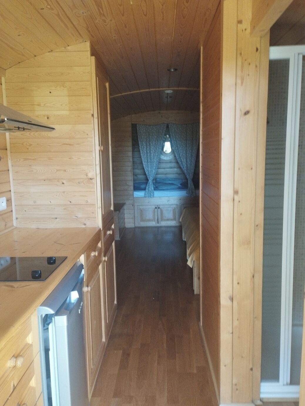 1 bedroom, bed sheets