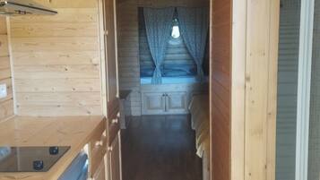 1 bedroom, bed sheets