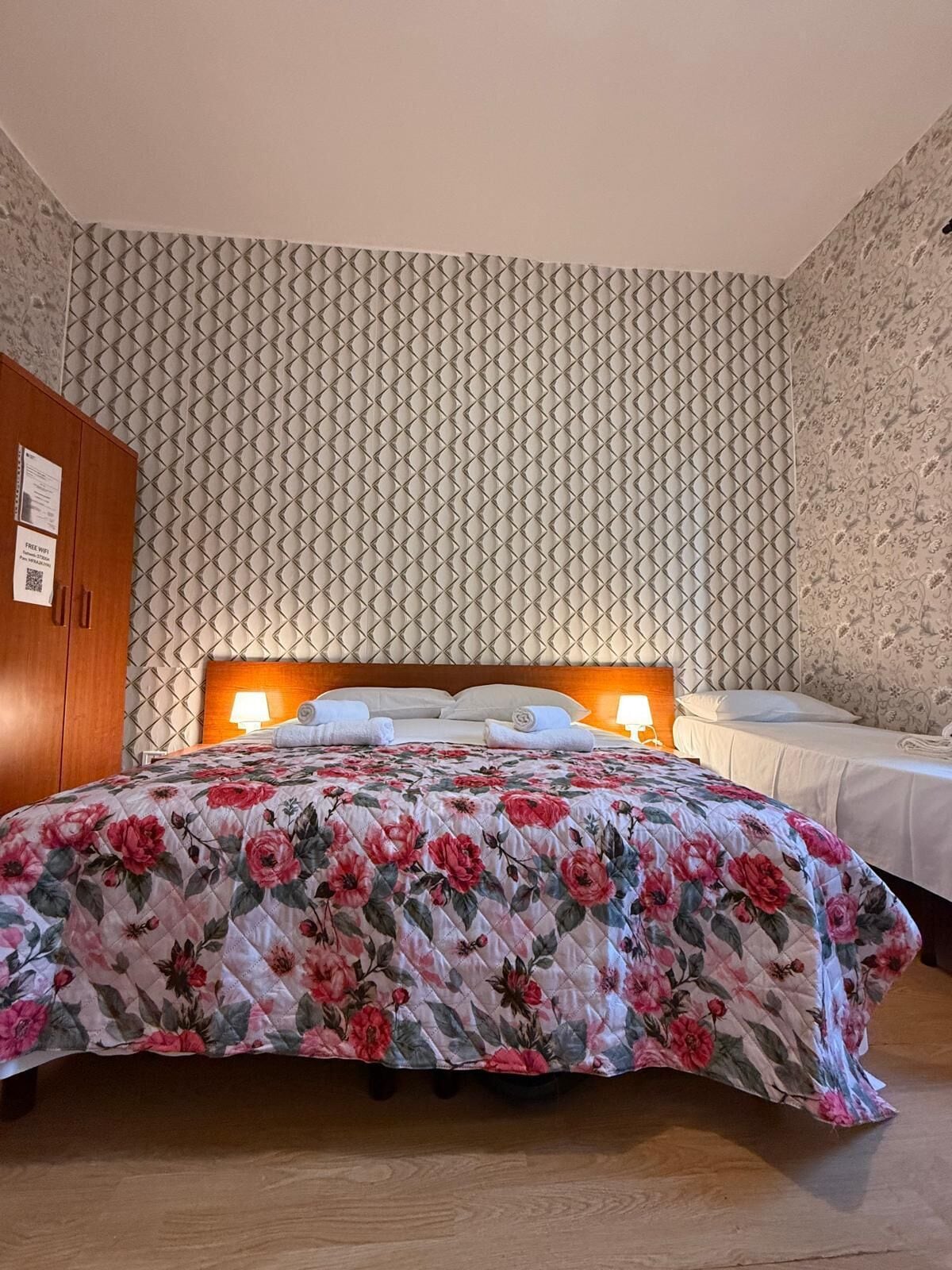Quadruple Room | Desk, laptop workspace, WiFi (free)