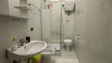 Separate bathtub and shower, free toiletries, hair dryer, towels