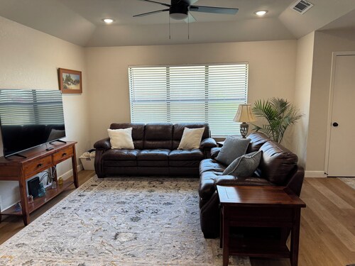 Newly Updated 2BR/2BA • King Suite • Near ACU