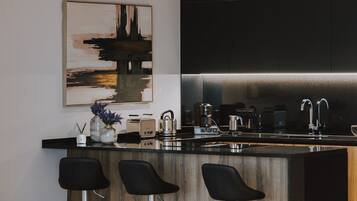 Coffee/tea maker, fridge, microwave, oven
