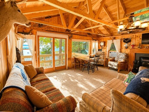 Pet-Friendly Cabin on the shores of Moosehead Lake with boat launch