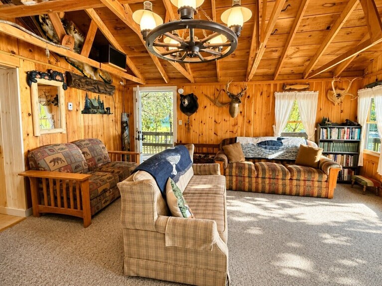 Pet-friendly Cabin On The Shores Of Moosehead Lake With Boat Launch - Greenville, ME